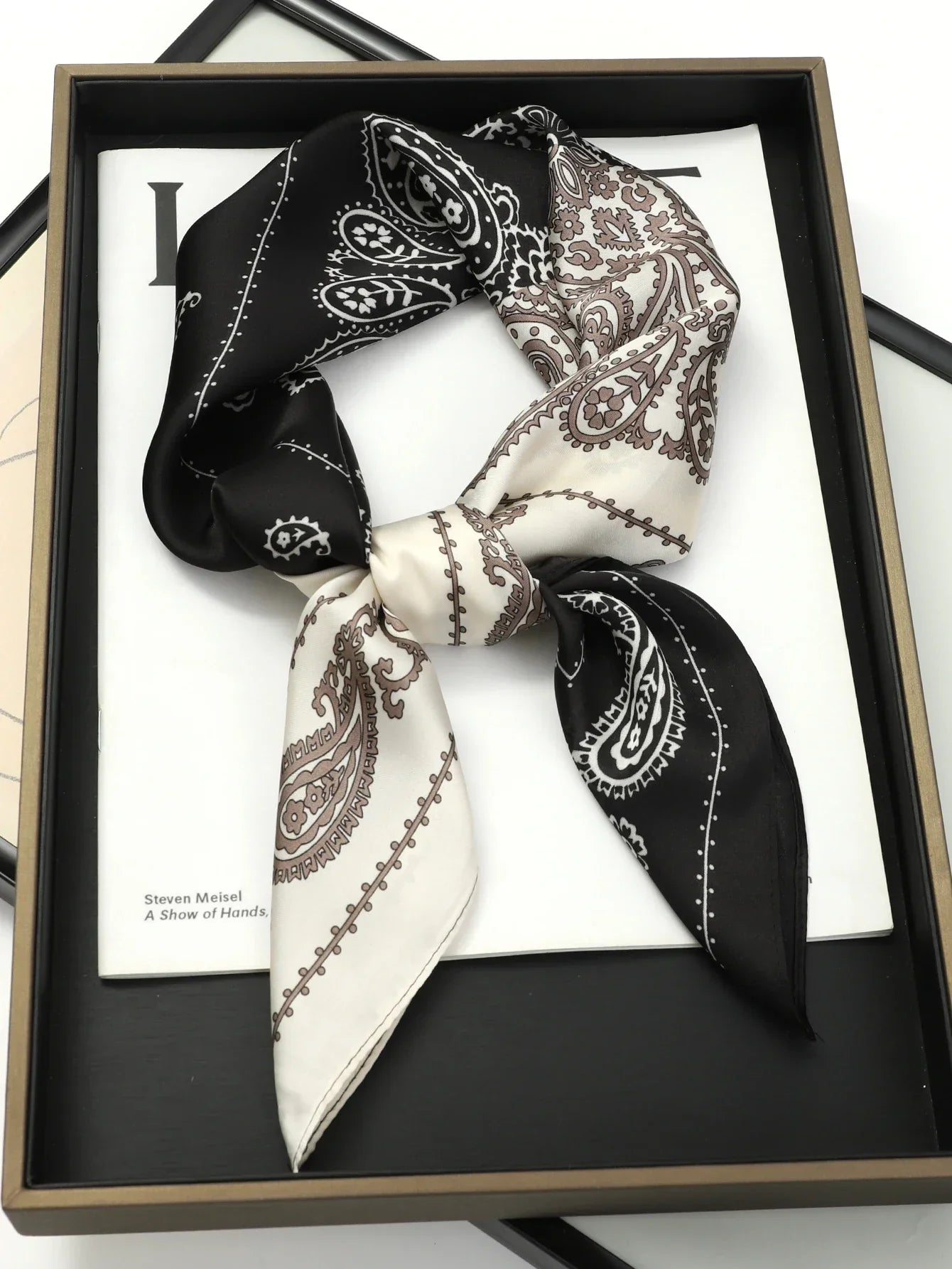 Elara's Luxus Seidenschal – Mode-Bandana für Frauen