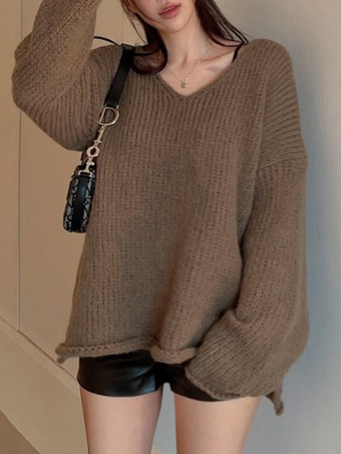 Pullover mit gerolltem V-Ausschnitt und Schlitzen