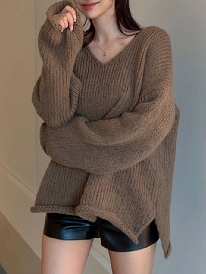 Pullover mit gerolltem V-Ausschnitt und Schlitzen