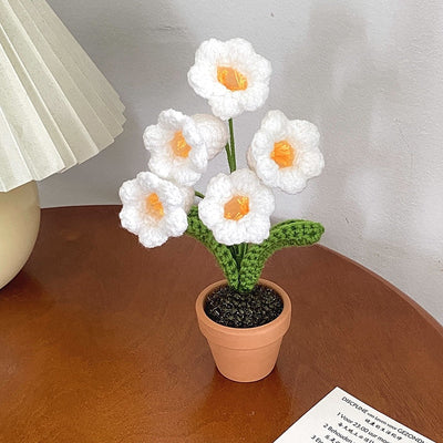Handgefertigte Häkelblumentopf-Dekoration