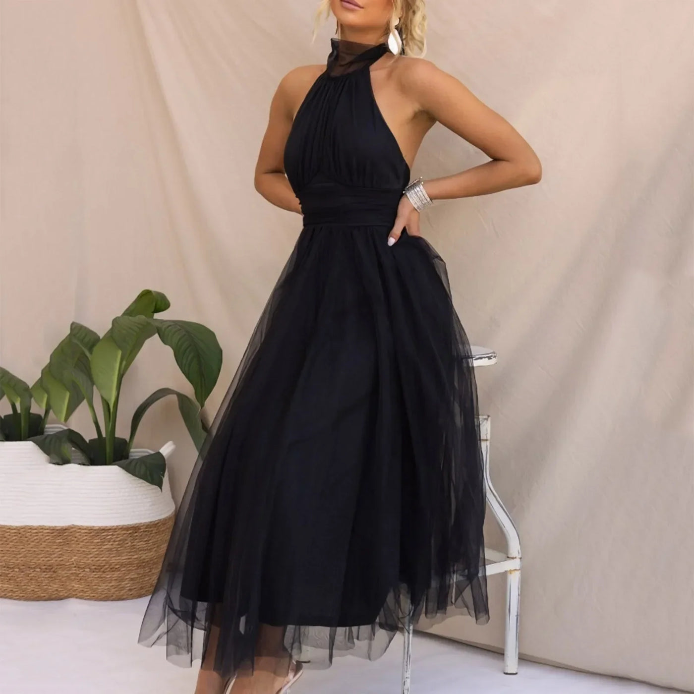 Coraline - Elegant Sleeveless Dress