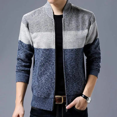 Dreifarbige Strickjacke mit Überwurf