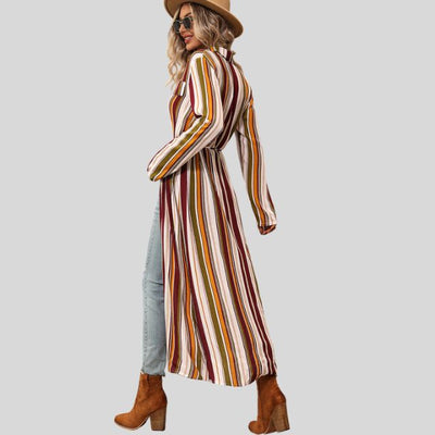 Gestreiftes Hemdkleid mit Gürtel und hohem Schlitz