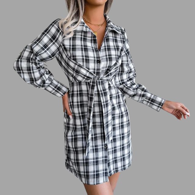 Klassisches kariertes Hemdkleid mit Taillenband