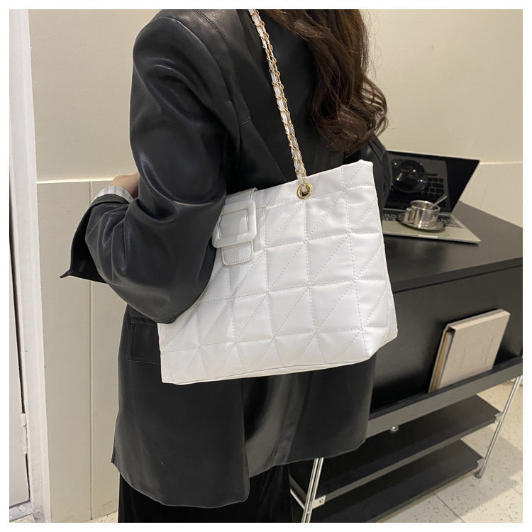 Diana – Trendige Schultertasche im Chanel-Stil mit Rauten-Muster und Kette