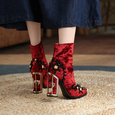 Emily – Gestickte Damenstiefel mit Perlenbesatz und Reißverschluss