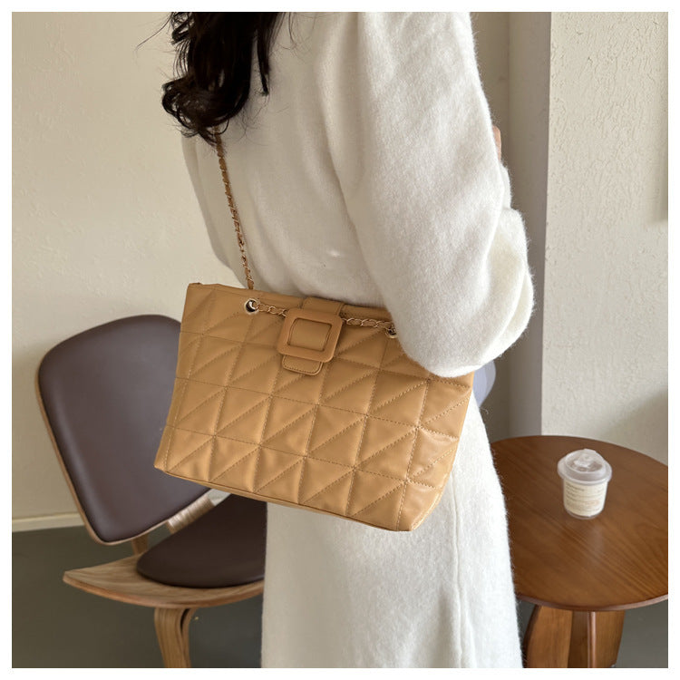 Diana – Trendige Schultertasche im Chanel-Stil mit Rauten-Muster und Kette