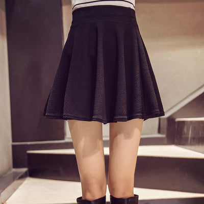 Julie – Koreanisches Kleid mit Plissierten Röcken
