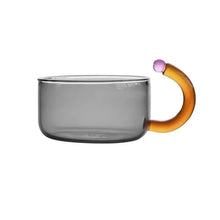 Grauer Becher