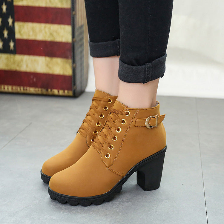 Mandy – Chunky Blockabsatz Stiefeletten mit Schnalle