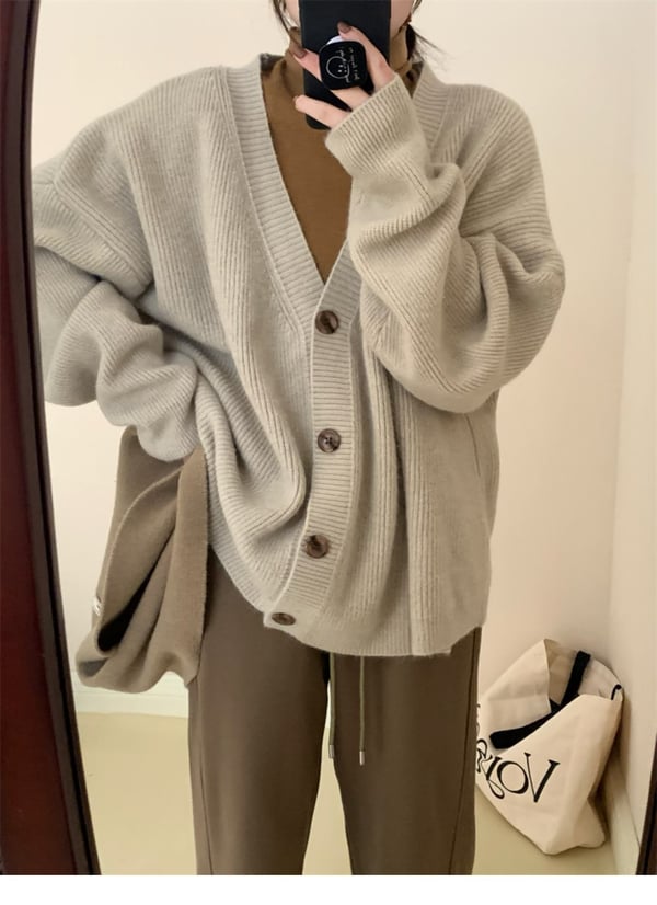 Lässige Strickjacke mit V-Ausschnitt