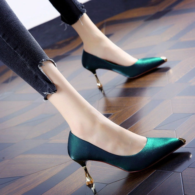 Sara – Spitz Satin Stilettos für Damen