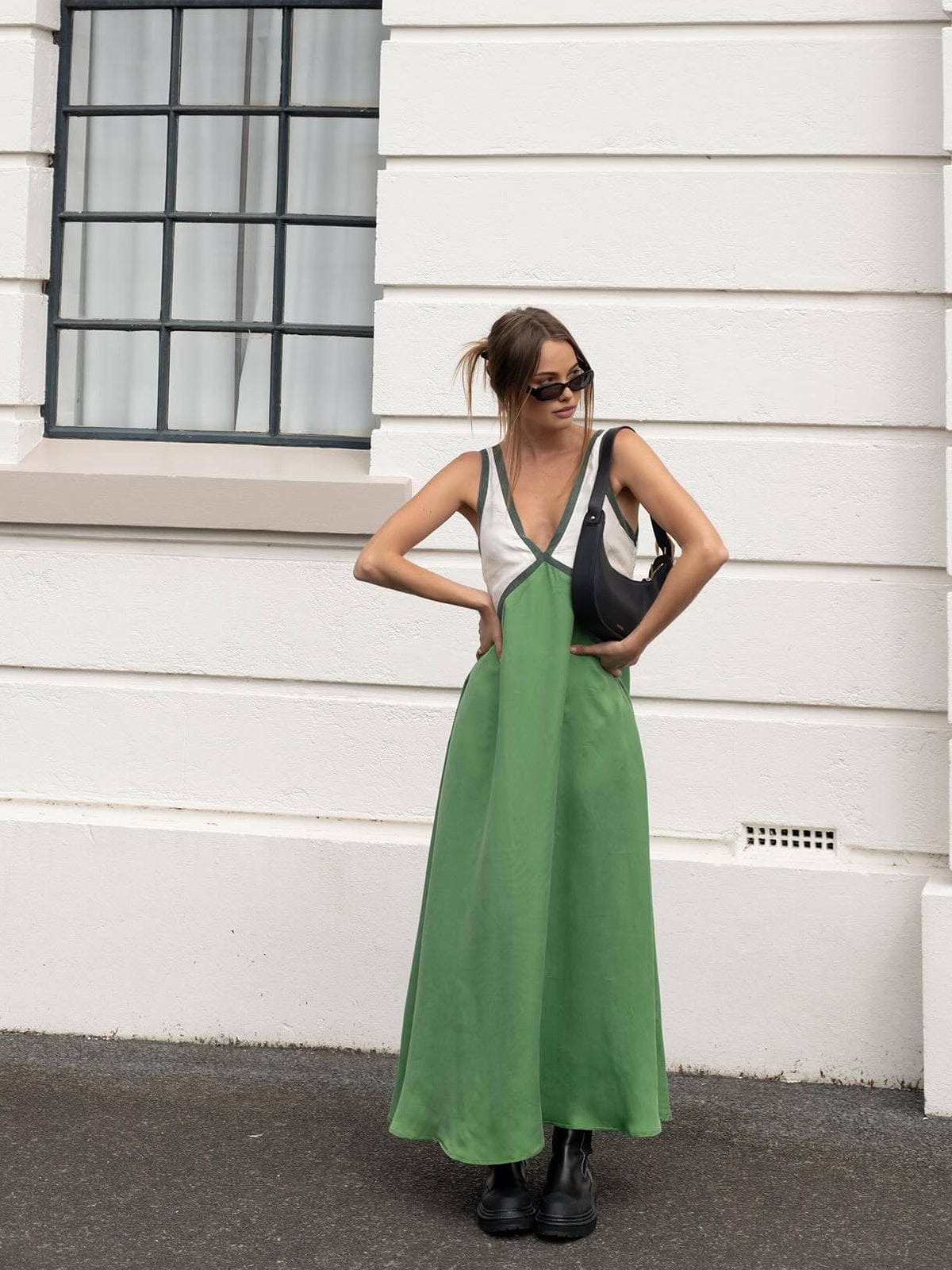 RENATA | V-AUSSCHNITT-KLEID