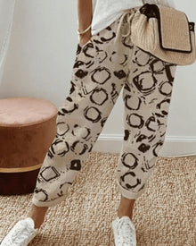 Beige mit Kreisdruck