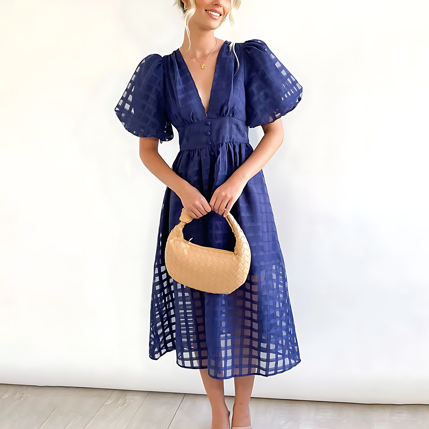 Midi-Kleid mit Karomuster – Luftiges Sommerkleid mit V-Ausschnitt & Puffärmeln