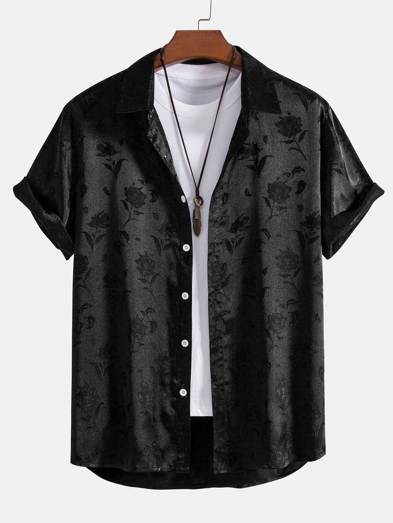 Geblümtes Satin-Shirt und 3-Zoll-Satin-Shorts.