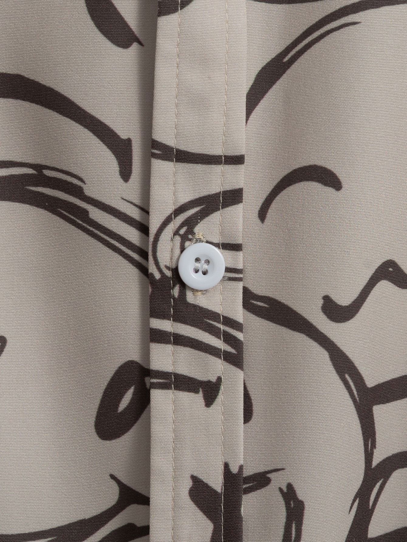 Lächelndes Druckshirt mit Knöpfen
