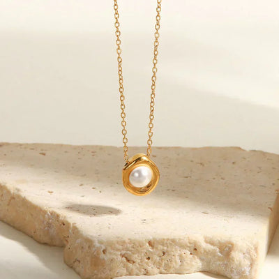 Gold-plated salt pearl necklace