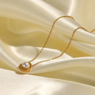 Gold-plated salt pearl necklace